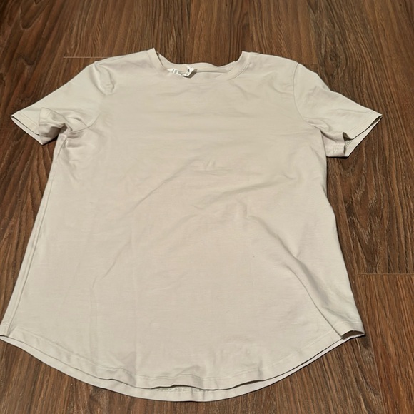 Lululemon scoop neck tee in bone size 2 like new condition - Picture 1 of 3